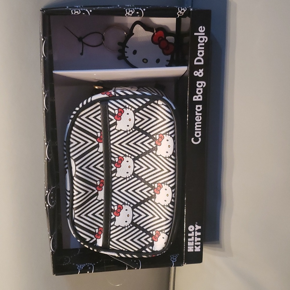 Hello Kitty Camera bag and Keychain 2 Pk gift set NWT